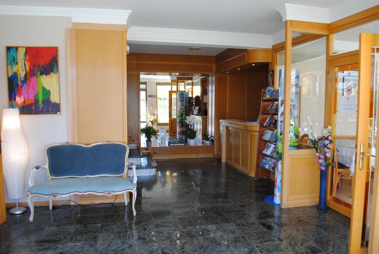 Hotel Bonsol Lloret de Mar Bagian luar foto